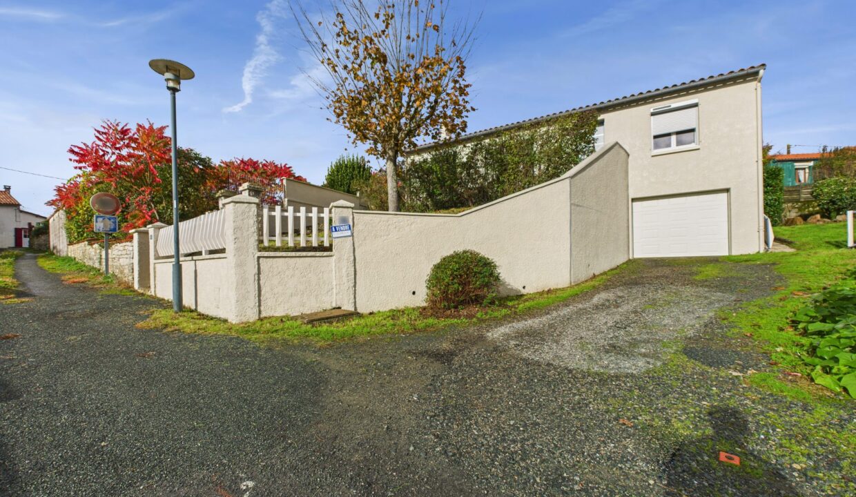 maison-individuelle-4-pieces-fontenay-le-comte-85200-1772129035-VM418_28_original