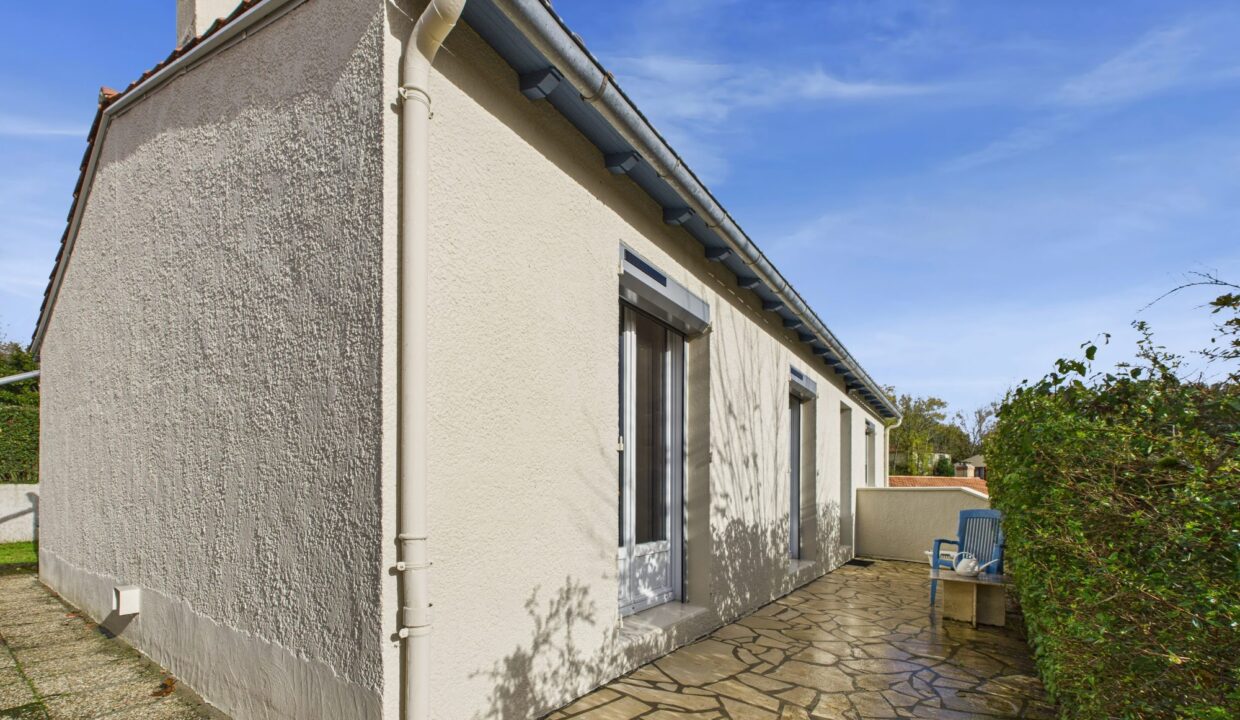 maison-individuelle-4-pieces-fontenay-le-comte-85200-1772129035-VM418_29_original