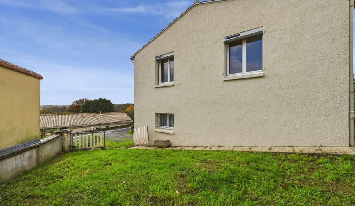 maison-individuelle-4-pieces-fontenay-le-comte-85200-1772129035-VM418_31_original