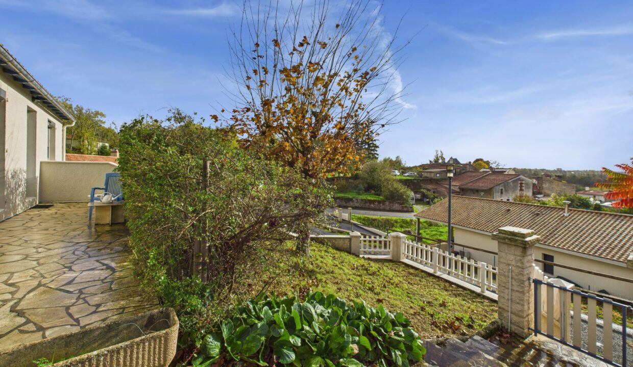 maison-individuelle-4-pieces-fontenay-le-comte-85200-1772129035-VM418_34_original