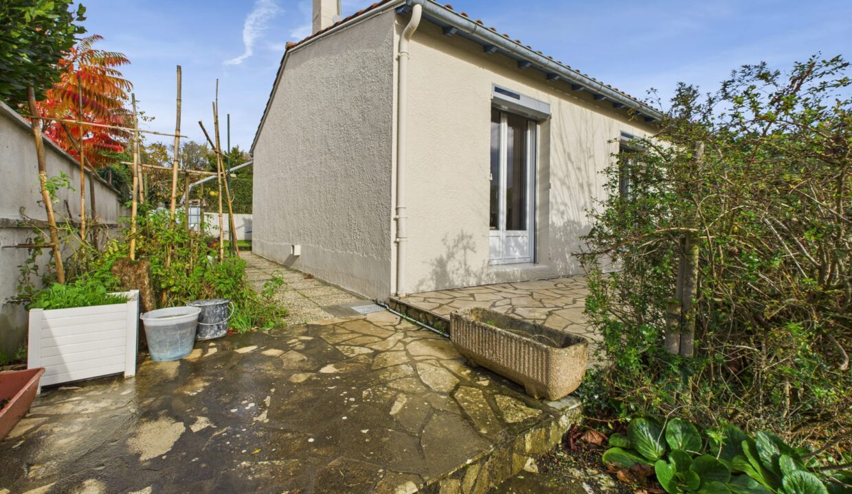 maison-individuelle-4-pieces-fontenay-le-comte-85200-1772129035-VM418_35_original