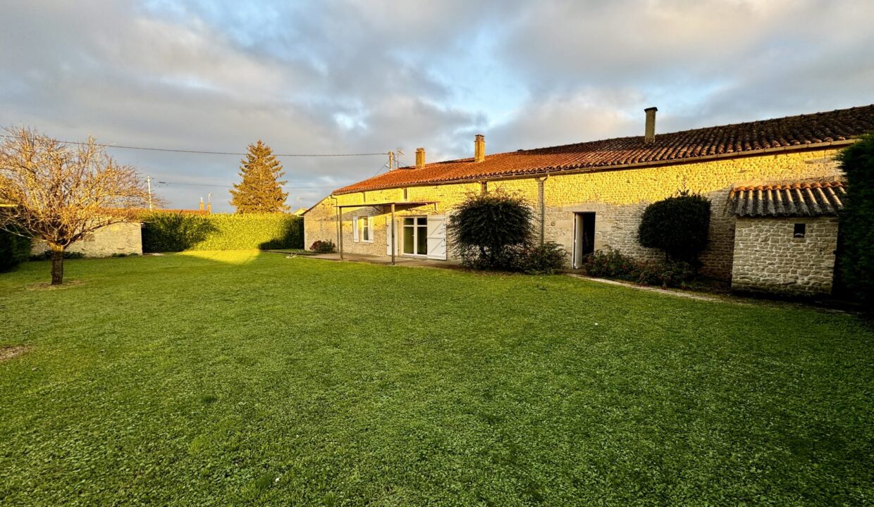 maison-mitoyenne-1-cote-6-pieces-doix-les-fontaines-85200-1771593728-VM511_18_original