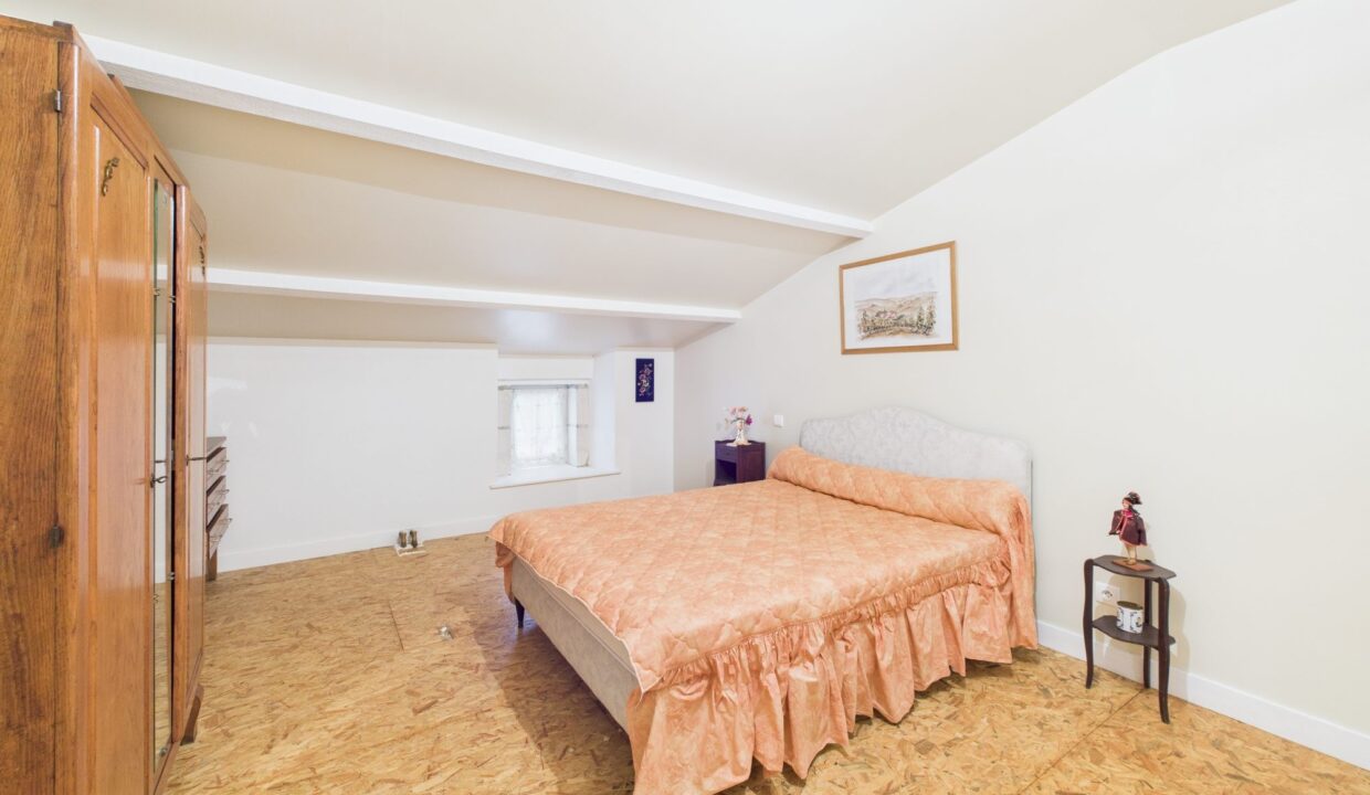 maison-mitoyenne-1-cote-6-pieces-doix-les-fontaines-85200-1771593728-VM511_28_original