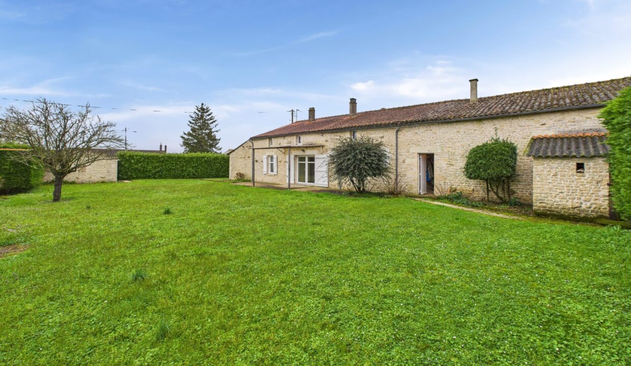 maison-mitoyenne-1-cote-6-pieces-doix-les-fontaines-85200-1771593728-VM511_33_original