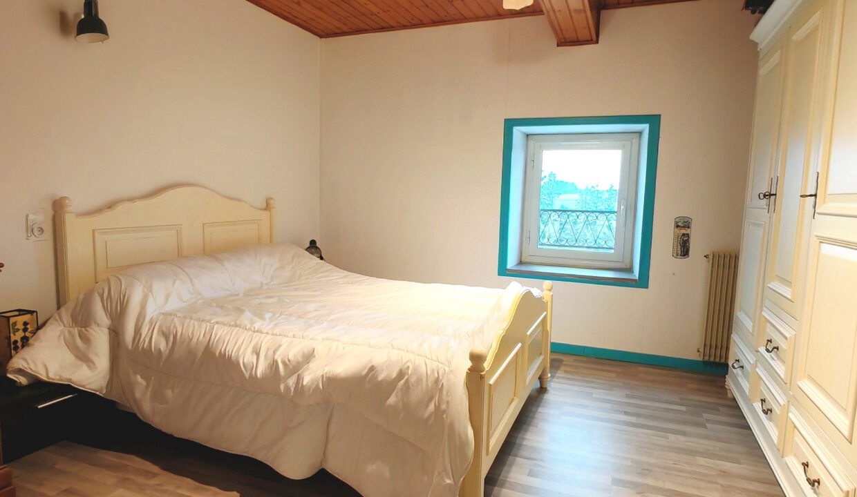 maison-ancienne-10-pieces-saint-maurice-des-noues-85120-1776421933-VM526_10_original