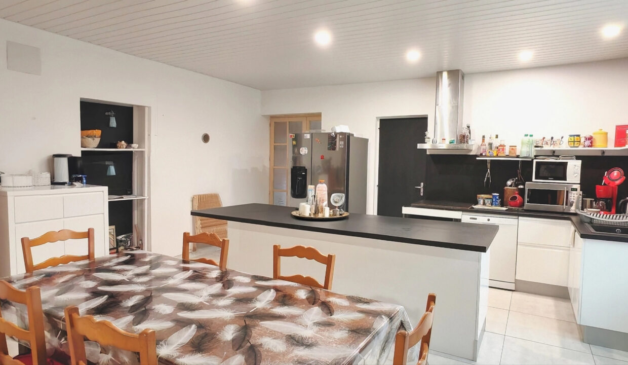 maison-ancienne-10-pieces-saint-maurice-des-noues-85120-1776421933-VM526_6_original