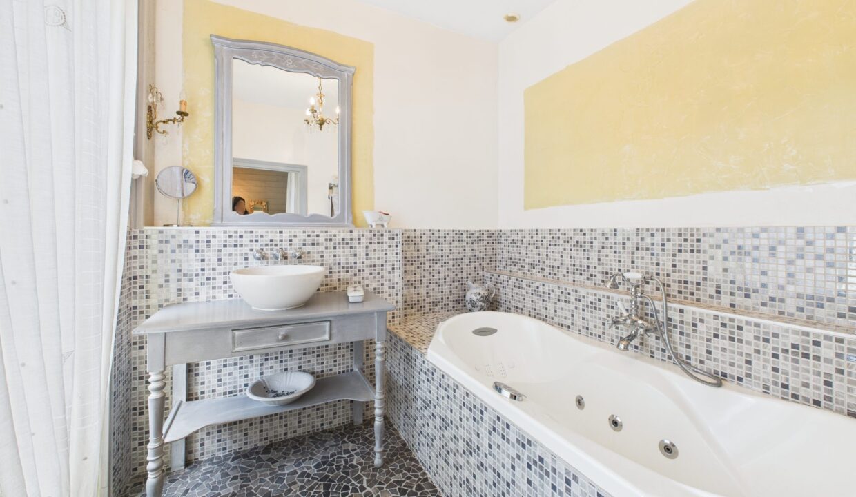 maison-bourgeoise-7-pieces-terval-85120-1776422073-VM612_22_original