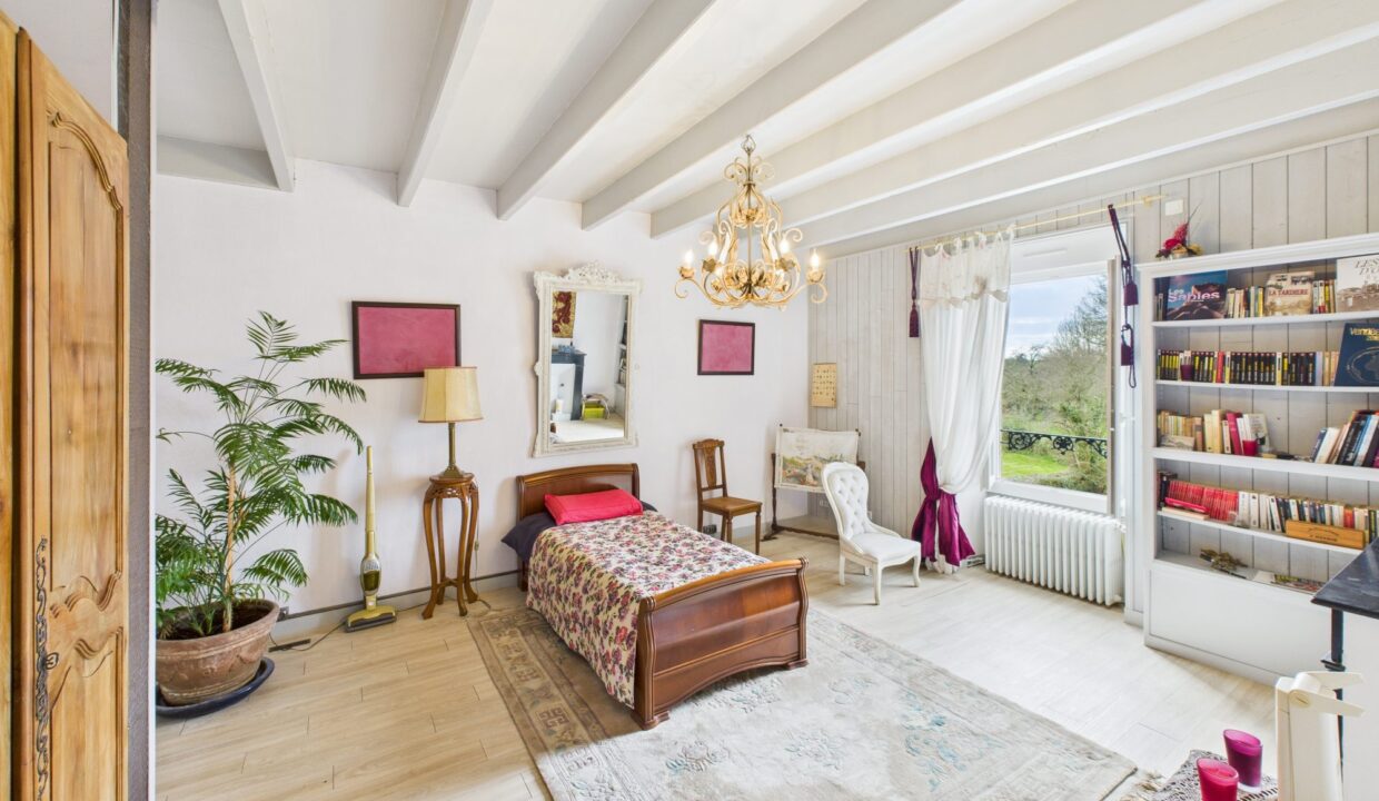 maison-bourgeoise-7-pieces-terval-85120-1776422073-VM612_25_original