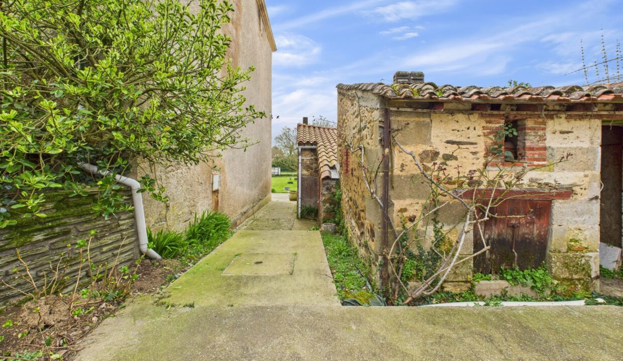 maison-bourgeoise-7-pieces-terval-85120-1776422073-VM612_31_original