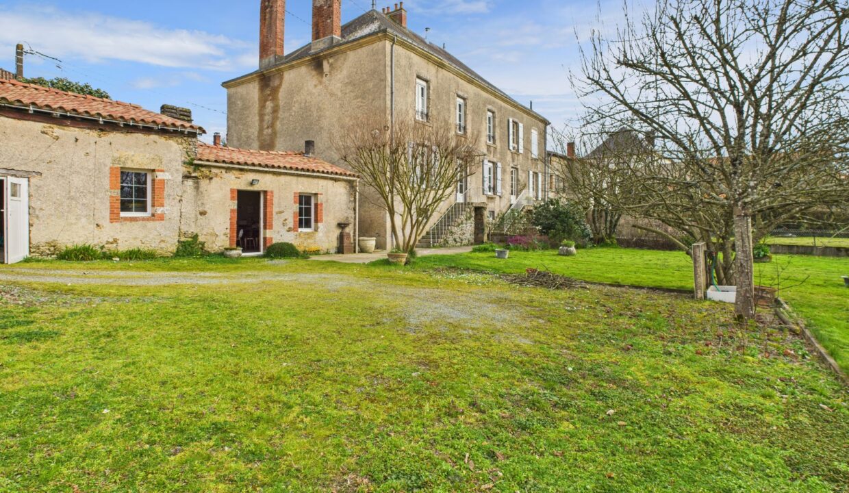 maison-bourgeoise-7-pieces-terval-85120-1776422073-VM612_33_original