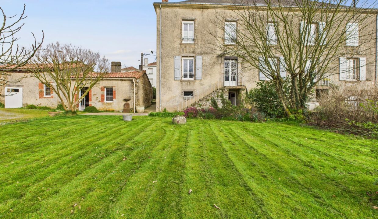 maison-bourgeoise-7-pieces-terval-85120-1776422073-VM612_35_original