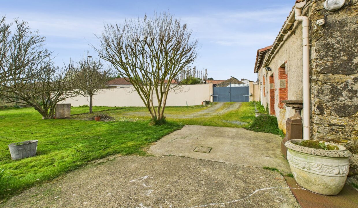 maison-bourgeoise-7-pieces-terval-85120-1776422073-VM612_38_original