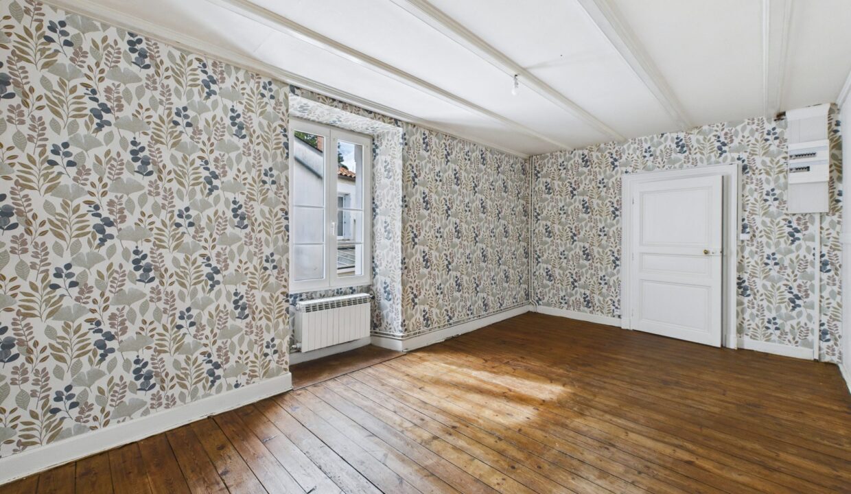 maison-ancienne-8-pieces-l-hermenault-85570-1774343815-VM702_28_original