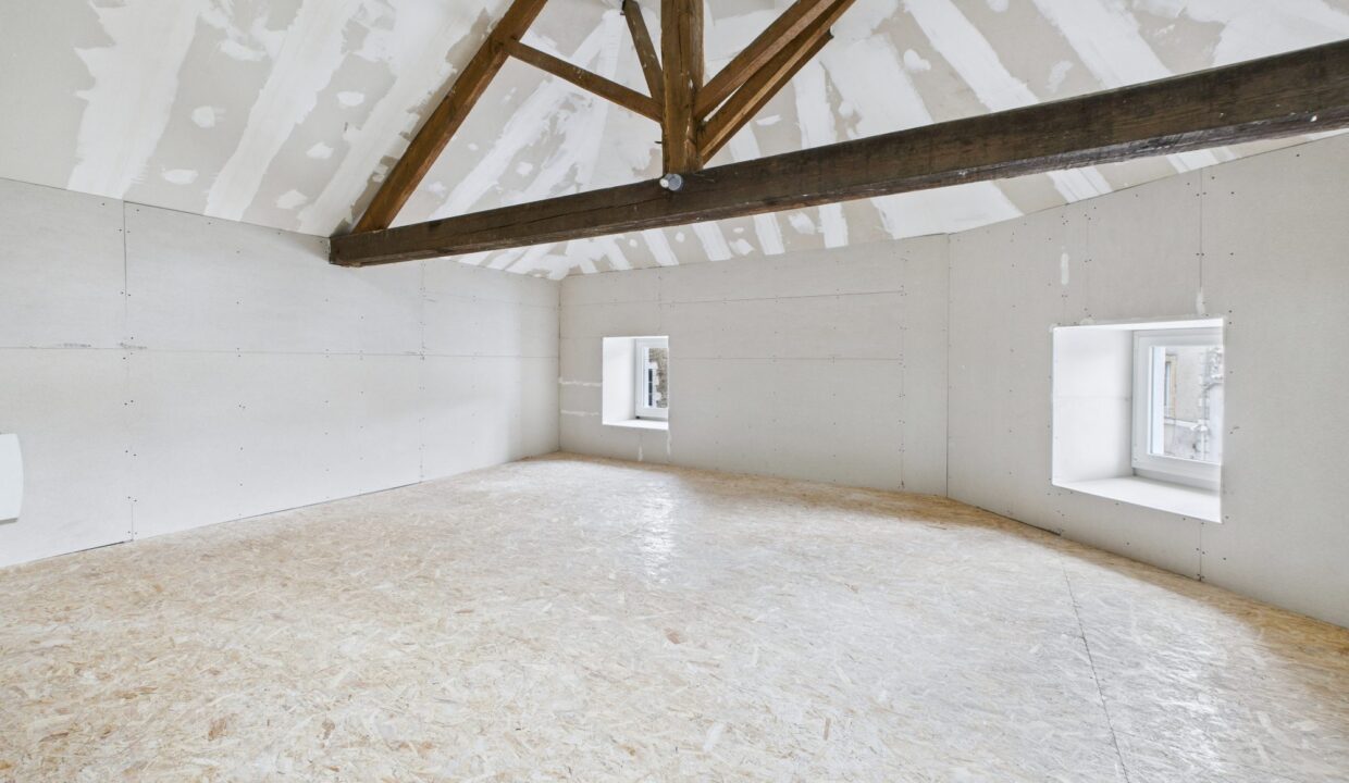 maison-ancienne-8-pieces-l-hermenault-85570-1774343815-VM702_35_original