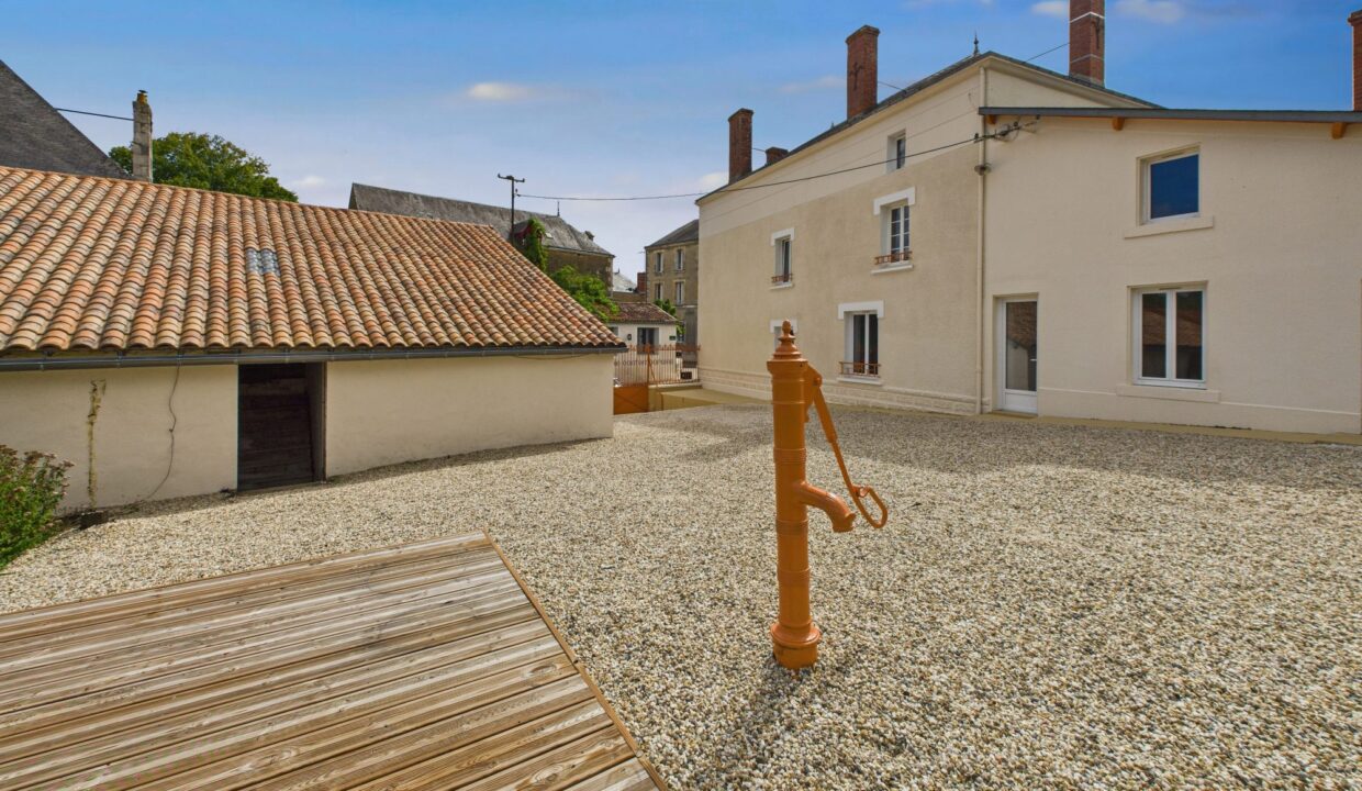 maison-ancienne-8-pieces-l-hermenault-85570-1774343815-VM702_3_original