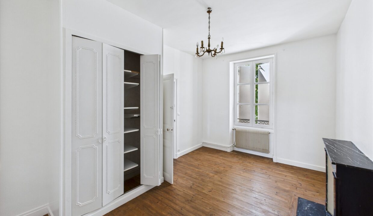 maison-bourgeoise-8-pieces-fontenay-le-comte-85200-1776331283-VM665_12_original