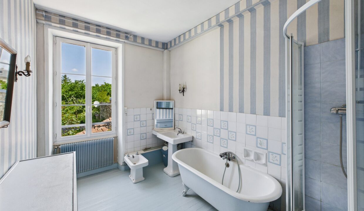 maison-bourgeoise-8-pieces-fontenay-le-comte-85200-1776331283-VM665_15_original