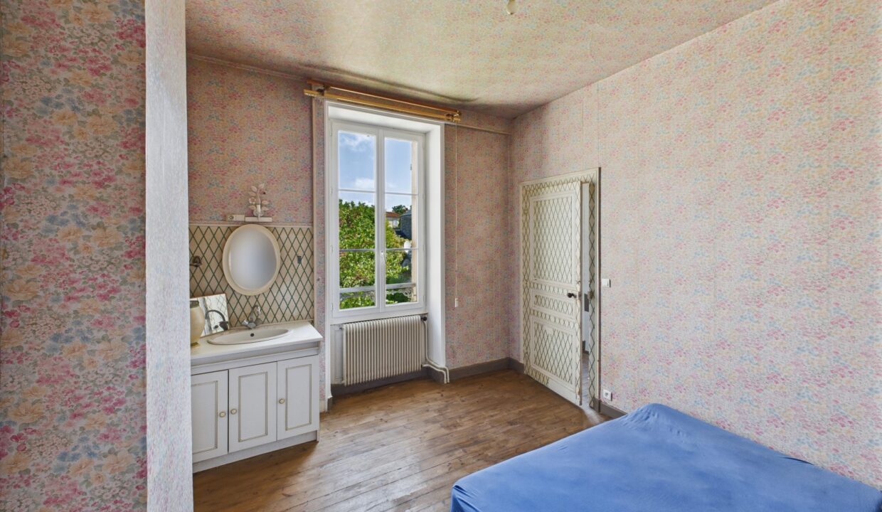 maison-bourgeoise-8-pieces-fontenay-le-comte-85200-1776331283-VM665_32_original