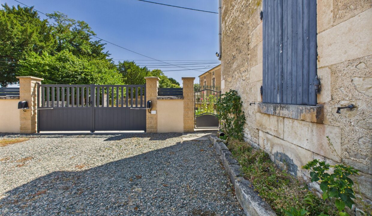 maison-ancienne-6-pieces-bouille-courdault-85420-1776156898-VM749_25_original