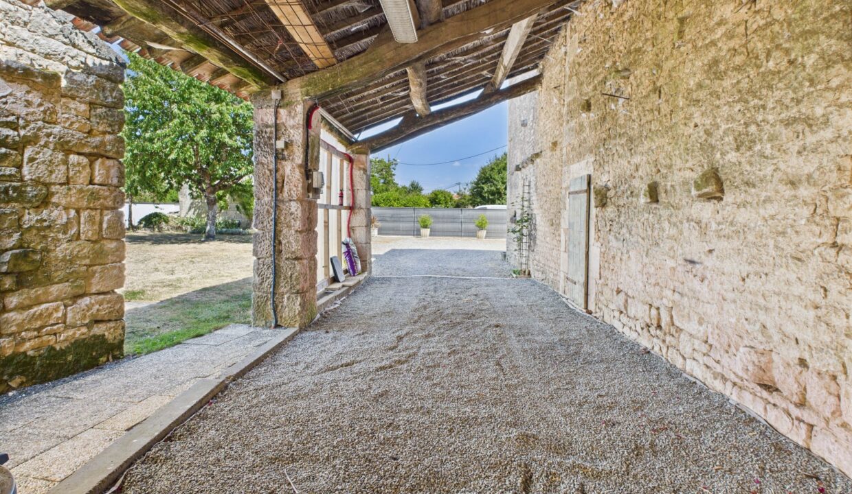 maison-ancienne-6-pieces-bouille-courdault-85420-1776156898-VM749_27_original