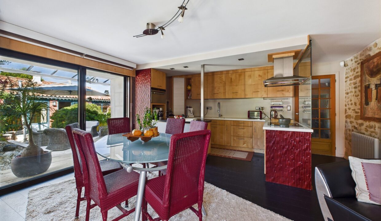 maison-villa-10-pieces-serigne-85200-1771843273-VM747_31_original