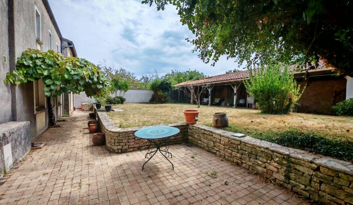 maison-ancienne-11-pieces-thouarsais-bouildroux-85410-1777277950-VM786_5_original