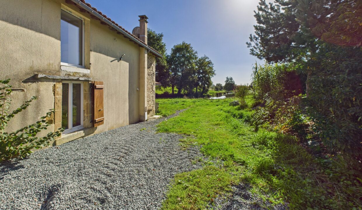 maison-maison-de-campagne-4-pieces-la-chapelle-aux-lys-85120-1774682785-VM822_26_original