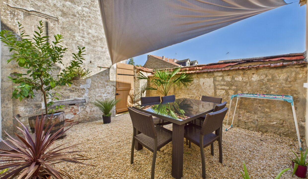 maison-mitoyenne-1-cote-5-pieces-fontenay-le-comte-85200-1775635690-VM802_24_original