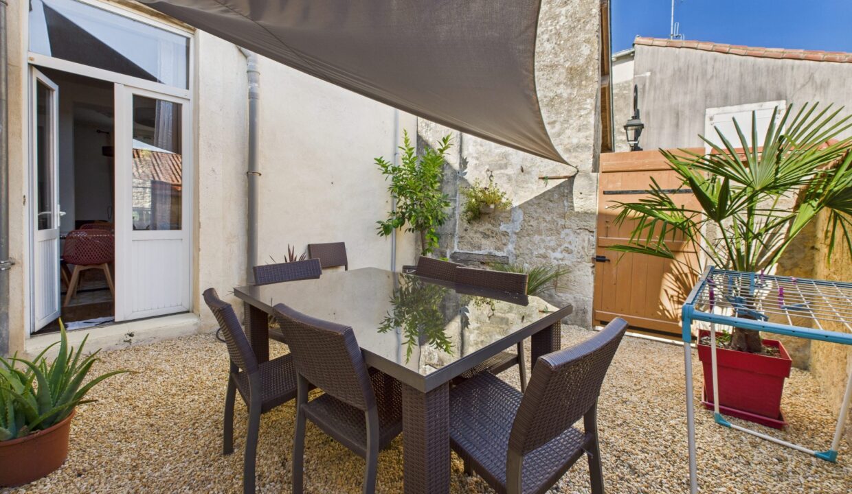 maison-mitoyenne-1-cote-5-pieces-fontenay-le-comte-85200-1775635690-VM802_26_original