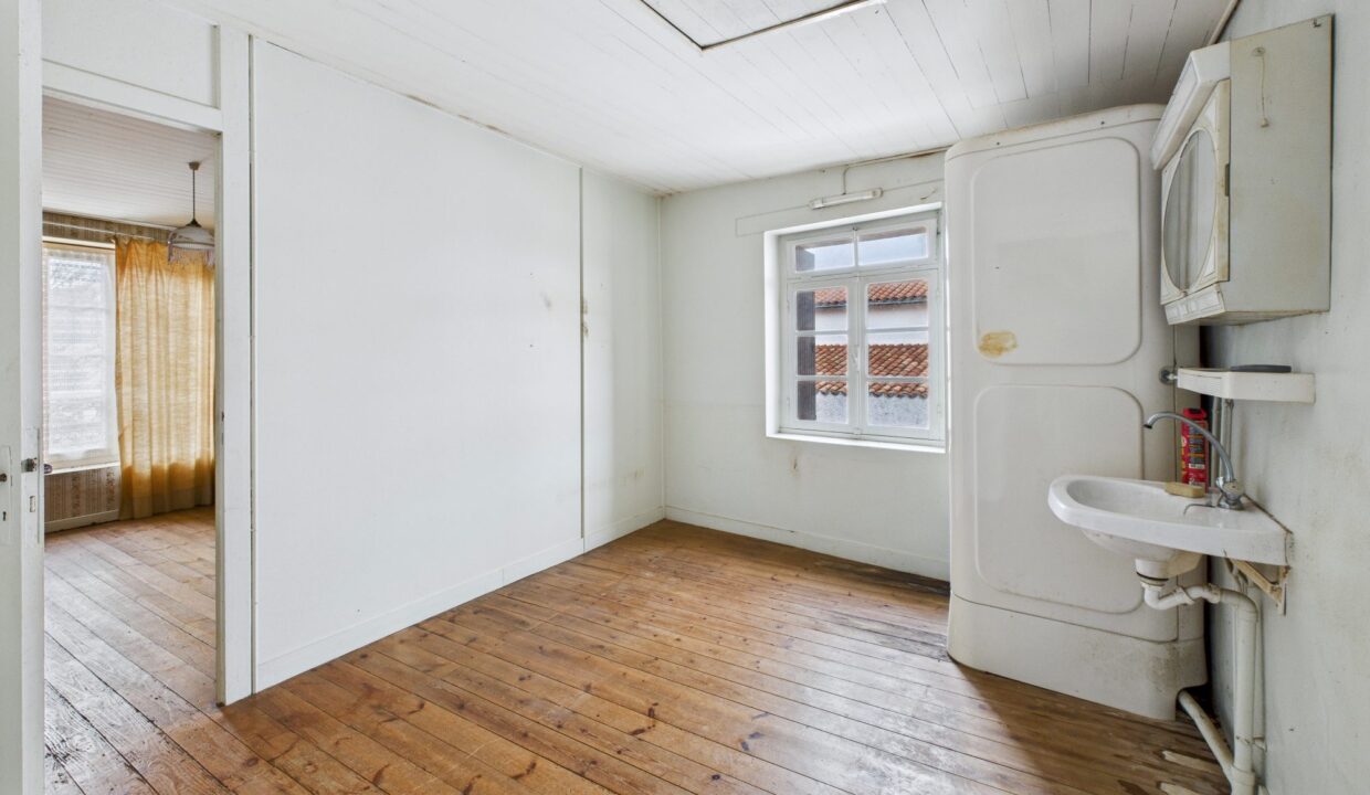 maison-ancienne-5-pieces-saint-pierre-le-vieux-85420-1775836583-VM847_25_original