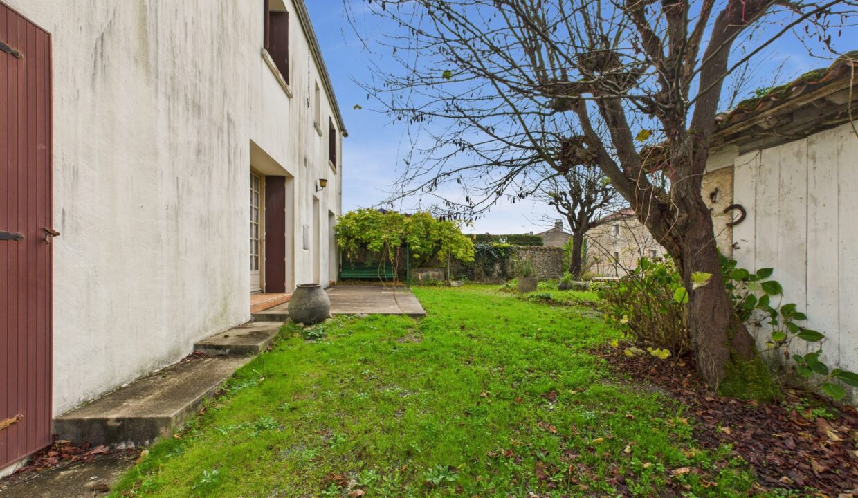 maison-ancienne-5-pieces-saint-pierre-le-vieux-85420-1775836583-VM847_37_original