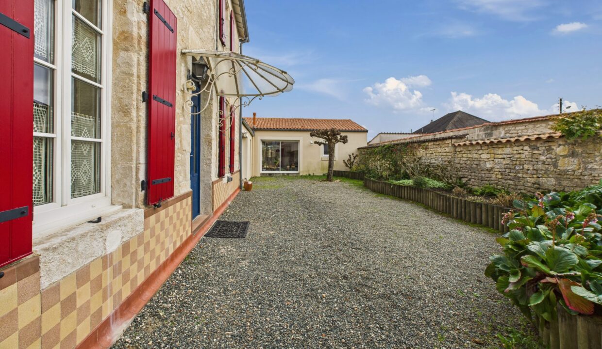 maison-ancienne-6-pieces-fontenay-le-comte-85200-1776930852-VM866_37_original