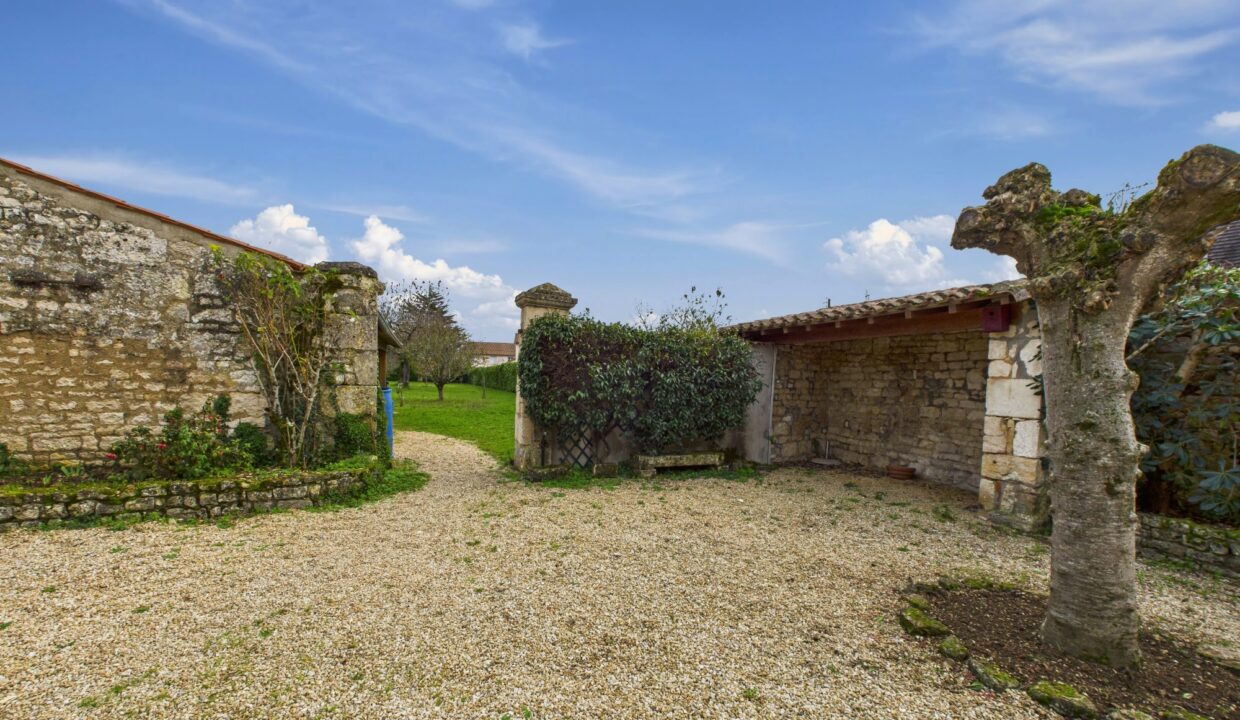 maison-ancienne-6-pieces-fontenay-le-comte-85200-1776930852-VM866_42_original