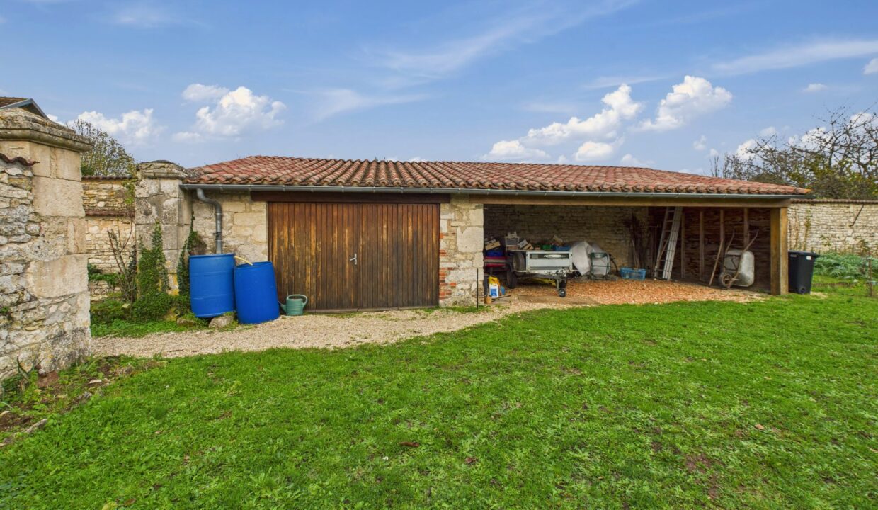 maison-ancienne-6-pieces-fontenay-le-comte-85200-1776930852-VM866_44_original