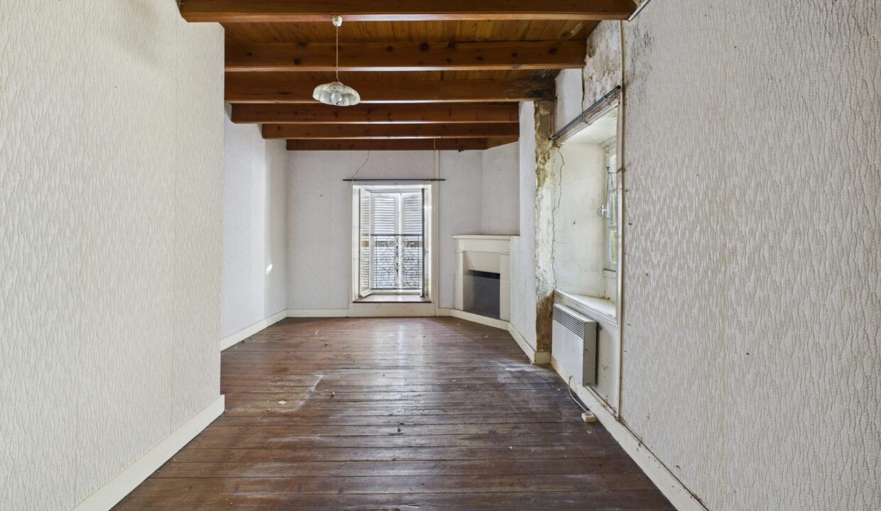 maison-mitoyenne-1-cote-8-pieces-fontenay-le-comte-85200-1771583775-VM856_10_original