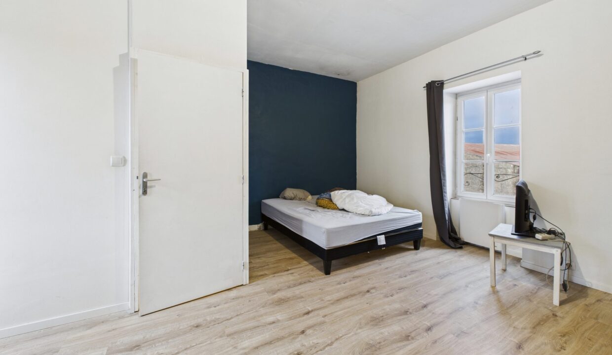 maison-ancienne-7-pieces-nalliers-85370-1771843210-VM868_28_original