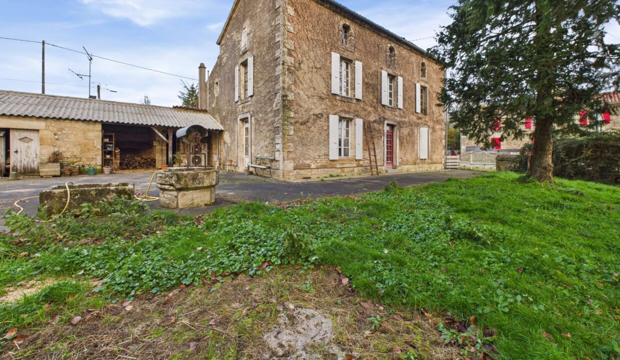 maison-ancienne-1-piece-foussais-payre-85240-1784626459-VM886_10_original
