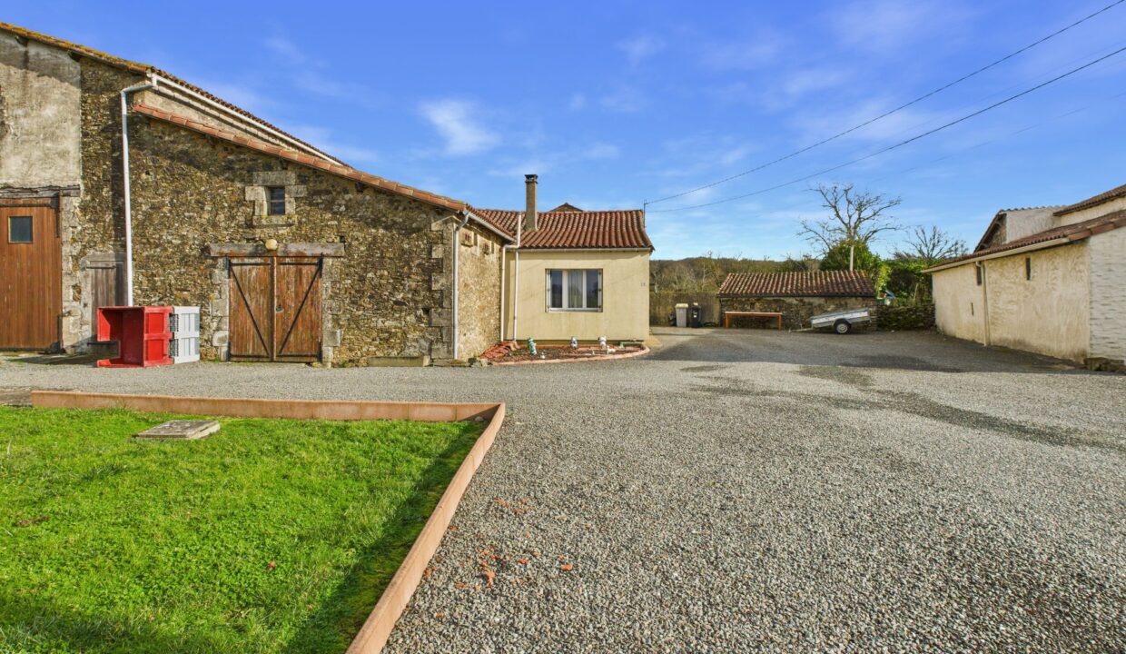 maison-ancienne-3-pieces-vouvant-85120-1776421567-VM882_18_original