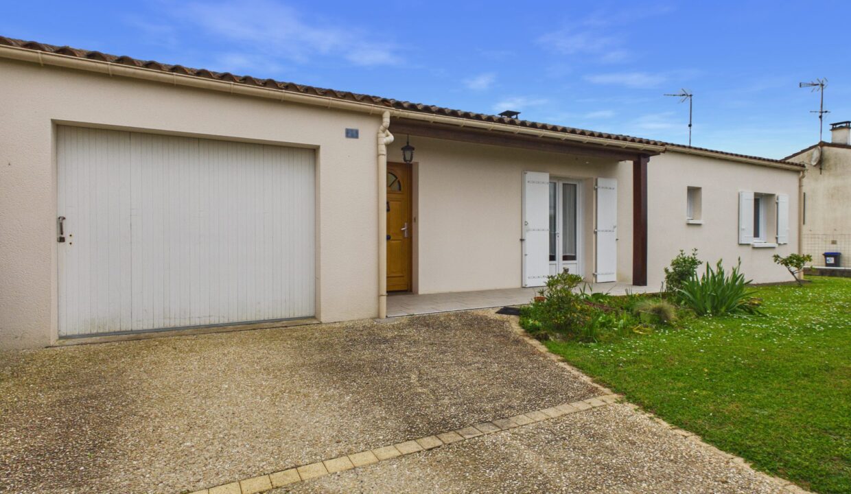 maison-individuelle-4-pieces-fontenay-le-comte-85200-1783508212-VM888_14_original