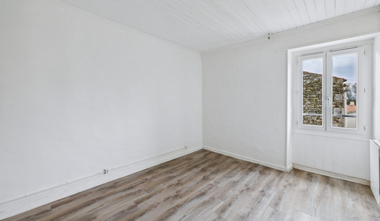 maison-mitoyenne-1-cote-4-pieces-vouille-les-marais-85450-1771411903-VM892_11_original