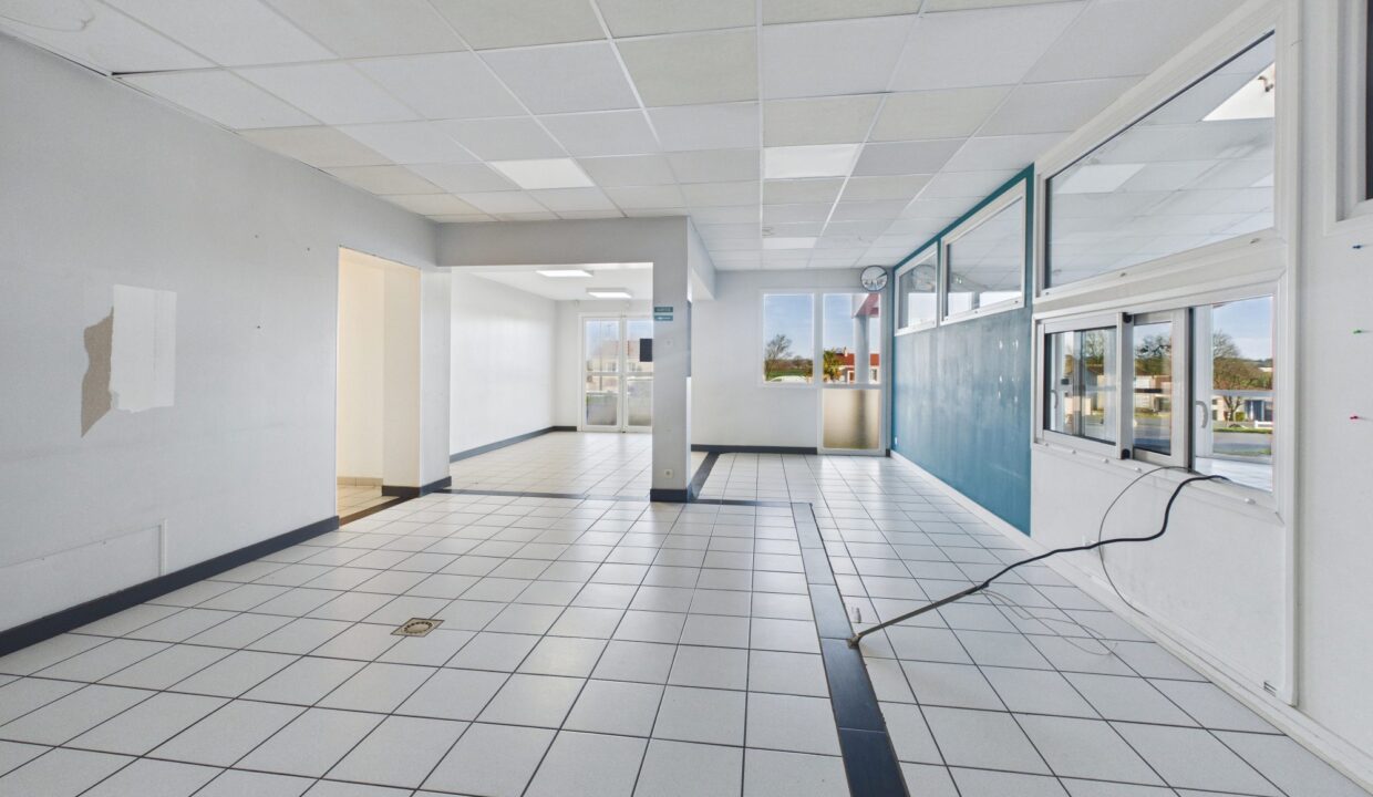immobilier-pro-local-commercial-770-m2-la-chataigneraie-85120-1790253334-VP087_10_original