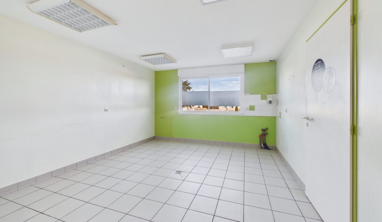 immobilier-pro-local-commercial-770-m2-la-chataigneraie-85120-1790253334-VP087_14_original
