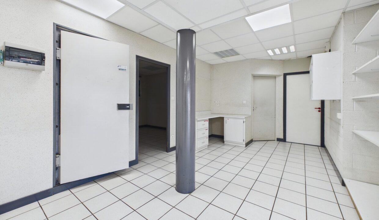 immobilier-pro-local-commercial-770-m2-la-chataigneraie-85120-1790253334-VP087_16_original