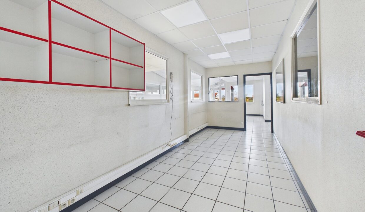 immobilier-pro-local-commercial-770-m2-la-chataigneraie-85120-1790253334-VP087_20_original
