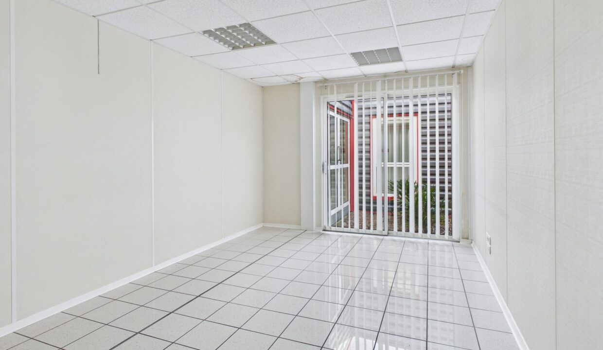 immobilier-pro-local-commercial-770-m2-la-chataigneraie-85120-1790253334-VP087_22_original