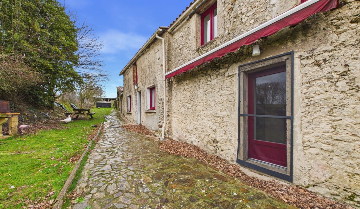 maison-ancienne-6-pieces-la-chapelle-aux-lys-85120-1776931159-VM903_39_original