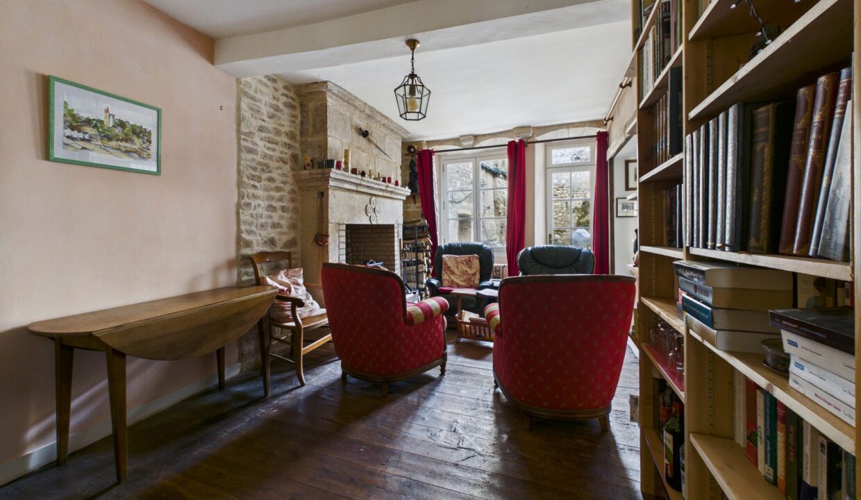 maison-ancienne-8-pieces-fontenay-le-comte-85200-1775713654-VM905_17_original