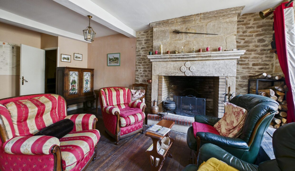 maison-ancienne-8-pieces-fontenay-le-comte-85200-1775713654-VM905_19_original