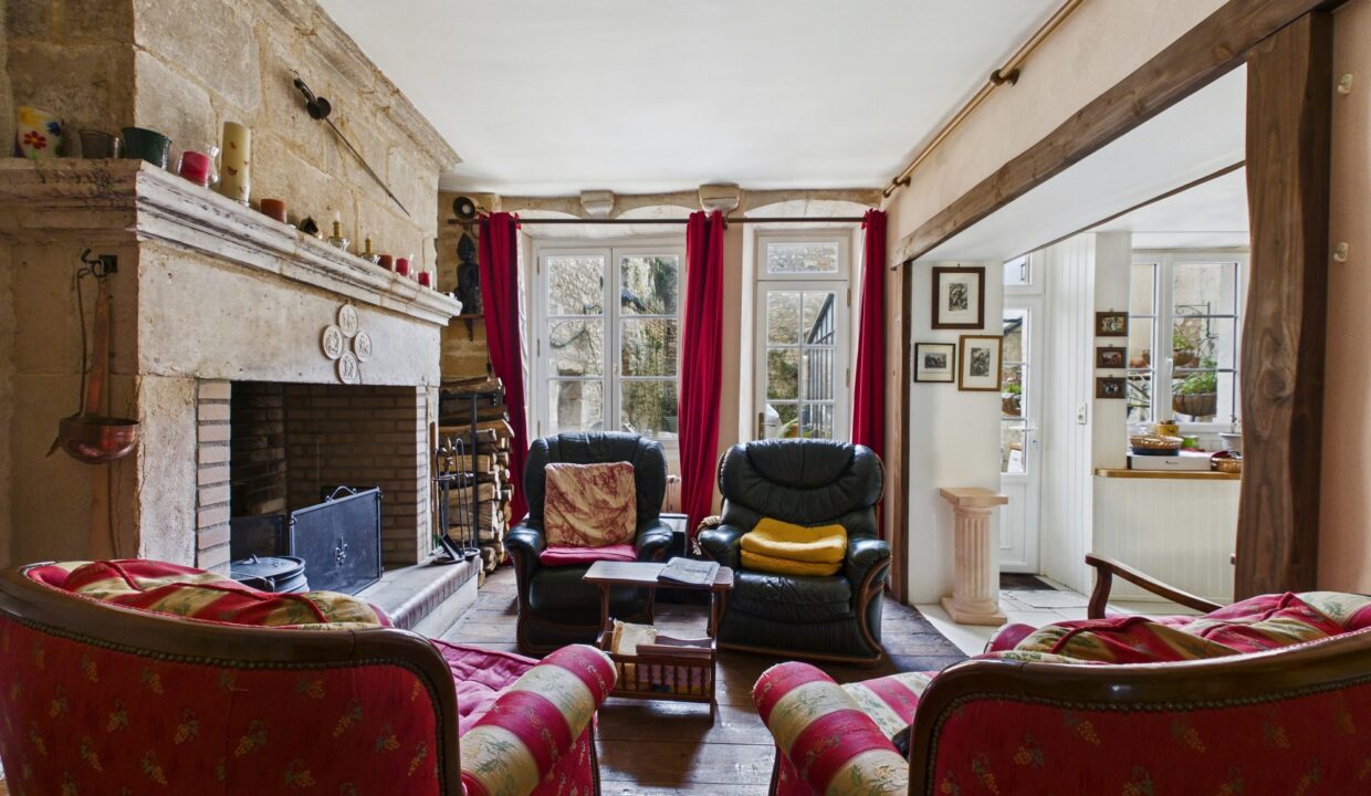 maison-ancienne-8-pieces-fontenay-le-comte-85200-1775713654-VM905_22_original