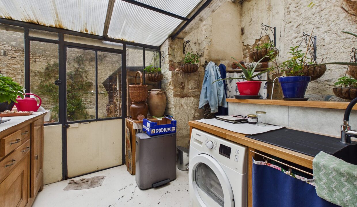 maison-ancienne-8-pieces-fontenay-le-comte-85200-1775713654-VM905_26_original